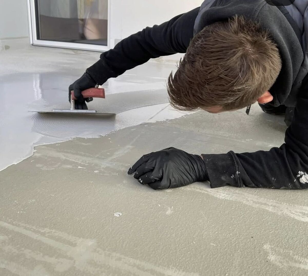 Verarbeitung von Flüssigkunststoff nach Triflex Standard